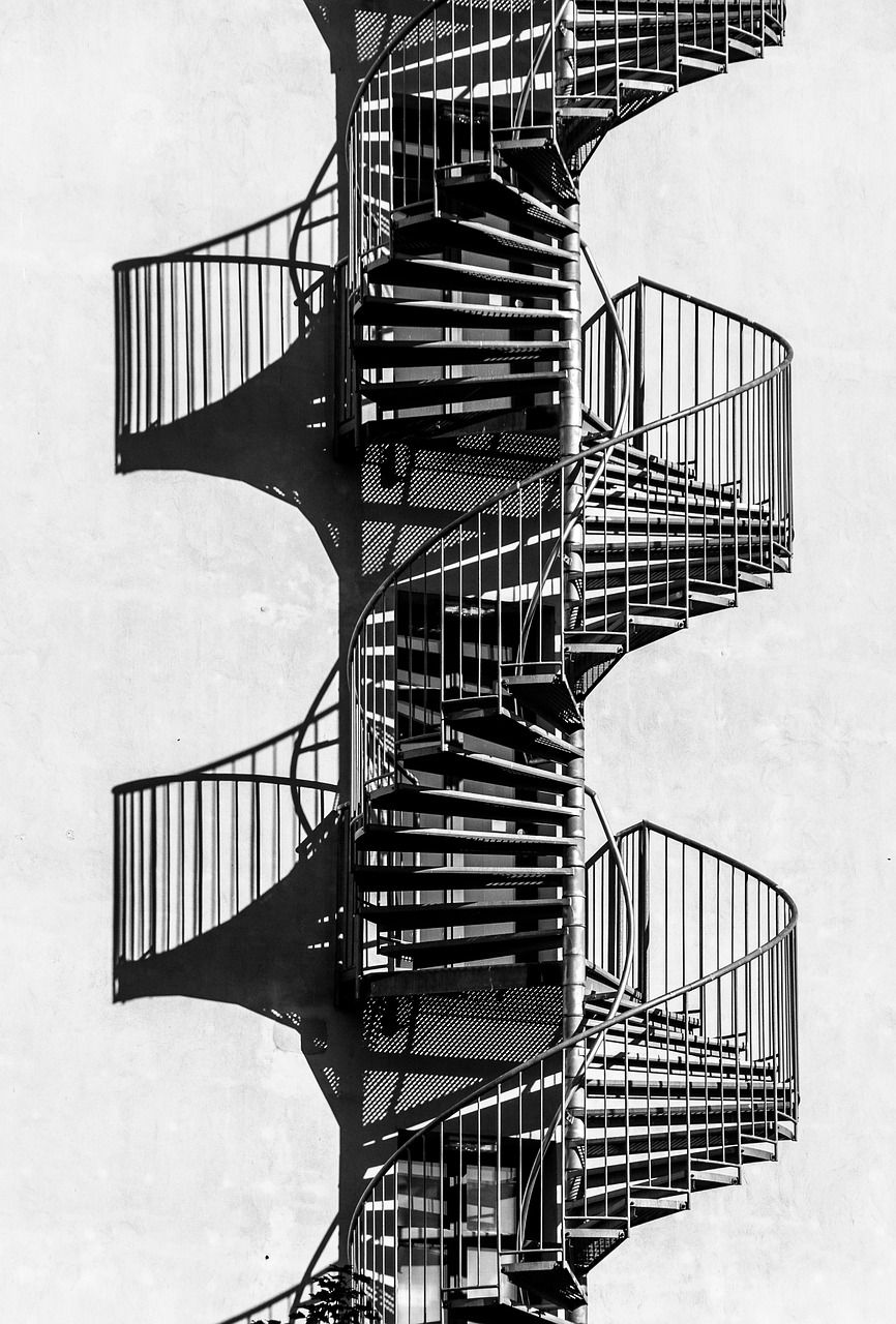 Vindeltrapp  funksjonelt blikkfang i moderne bygg