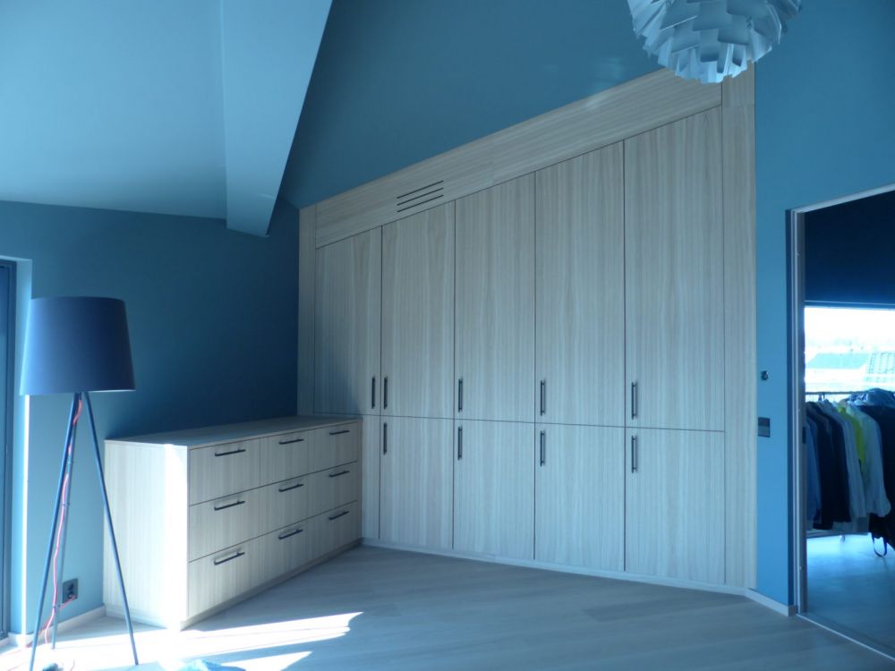Plassbygd garderobe  slik utnytter du hele rommet